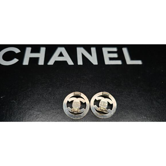 CHANEL CC Logos Turnlock Round Clip-On Earrings Silver Tone 97P - Picture 6 of 7